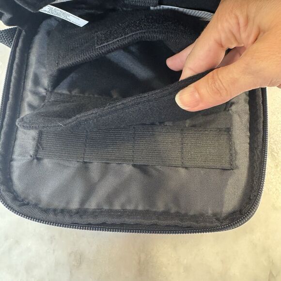 Nintendo 3DS Super Mario Black Universal Transporter Case - Picture 9 of 16